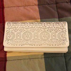 White Safekeeper Wallet